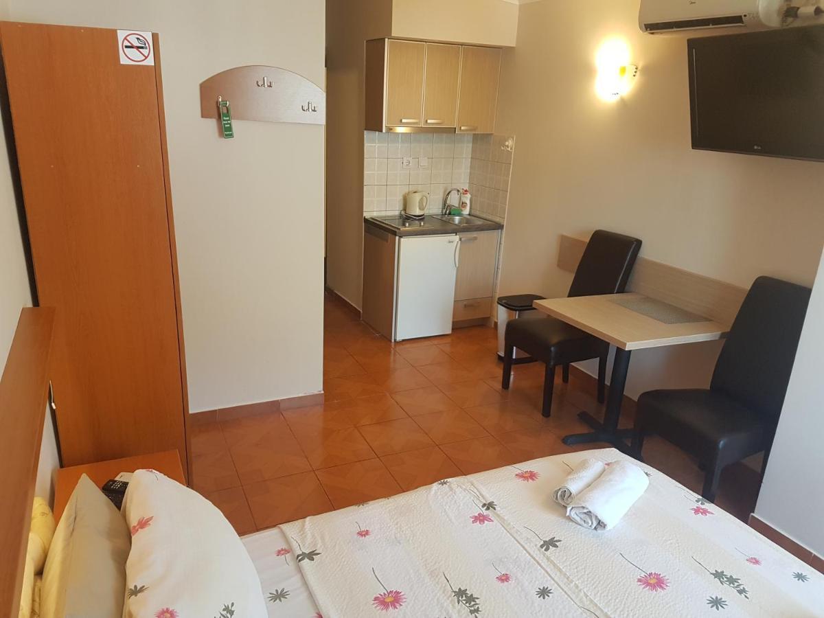 Apartments Kojic Bar Room photo